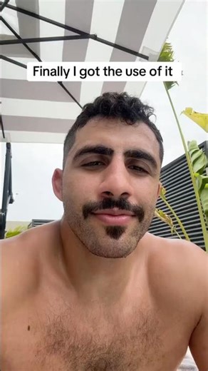 Man flaring his nostrils #bignose #lacanelera