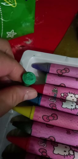 hello kitty crayons