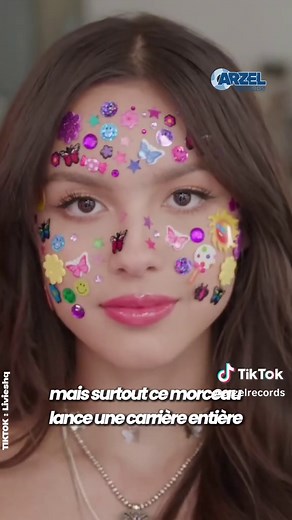 Le 8 janvier 2021, Olivia Rodrigo sort drivers license. En quelques jours, le titre explose, bat des records de streaming et lance l’une des plus grandes carrières pop de sa génération. Retour sur la chanson qui a tout changé. #driverlicense #oliviarodrigo #or #single @livies hq 💜