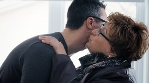 10K views · 41 reactions | Ils se rencontrent pour la première fois. Quel moment touchant  Regardez l'épisode complet de L'appel d'une vie : https://noovo.ca/videos/lappel-dune-vie/accouchement-a-la-maison | Noovo | Facebook