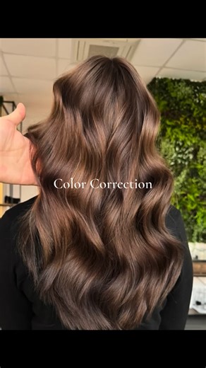 Ovidiu Stefan Gavril on Instagram: "Color correction Așa a ajuns o clientă la noi 👇 „Merg în altă parte, e mai ieftin… ce poate să iasă rău? E mai bine decât să mă fac eu acasă 🤣” 👉 Ei bine, așa pot ajunge să coste mai mult reparațiile. Am stat, am analizat și am „pictat” cât s-a putut, fir cu fir, iar rezultatul a fost obținut într-o singură ședință ✨ Uneori, prețul mic de la început se transformă într-un cost mai mare pe termen lung. #iasihair #ovistefanhair #colorcorrection #aproapeperfect