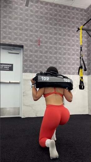 Walking Lunges Demonstration