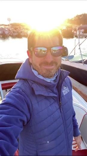 Quick Tip for Selling or Trading in Your Boat: The cleaner the boat, the better the offer! 🧼💸 #boating #boatsellingtips #fall #lakehopatcong #bridgemarina | Bridge Marina, Inc.