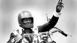 Evel Knievel was truly a man that did not let fear dictate his life - not only did he perform numerous deadly stunts, but he also fought a gang and won! Watch more America's Most Badass on discovery : https://bit.ly/3qzeXME | Love History