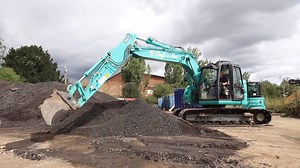 6K views · 141 reactions | A small kobelco excavator clearing a path for a crusher on site! LIKE us on FACEBOOK! FOLLOW us on INSTAGRAM: instagram.com/diggersanddozers SUBSCRIBE to us on YOUTUBE: YouTube.com/diggersanddozers | Diggers & Dozers | Facebook