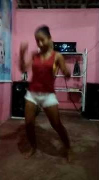 Menina dançando