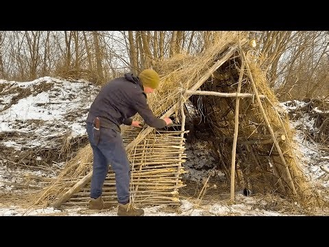 Build a warm shelter and fish for survival food, a secret hut - My Natural Life
