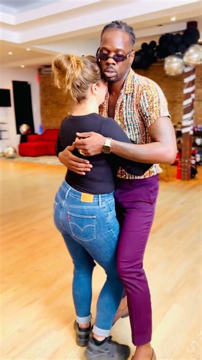 Pascale | 🇨🇦 / 🇪🇸 | Tarraxinha Session at Dr Kizomba Studios!