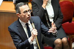 Exemplarité, test d'histoire... Bruno Retailleau impose de nouveaux critères pour être naturalisé Français