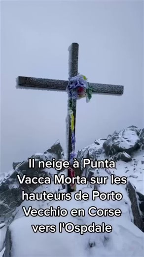 Corsica2a on Instagram: "Au sommet de Punta Vacca Morta : Émerveillement sous la Neige en Corse Découvrez la majesté de Punta Vacca Morta, un sommet emblématique de la Corse, situé au-dessus de Porto Vecchio. Dans cette vidéo, plongez au cœur d'un paysage féerique, où les flocons de neige tombent doucement, recouvrant la montagne d'un manteau blanc. Admirez les panoramas à couper le souffle et laissez-vous transporter par la beauté naturelle de cette région préservée. Une expérience inoubliable 