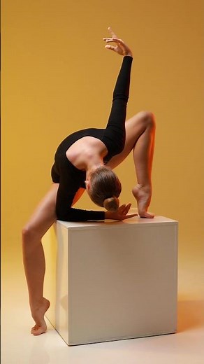 🇺🇦 Model poses for photoshoot📸 Rhythmic Gymnastics. Model Veronica