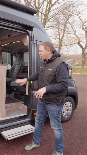 Explore the Customizable La Strada Avanti C Camper Van