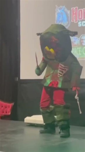 My scraptrap cosplay at horror con scotland 2026!!!!