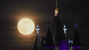 Alluring Animation Shows Development of Supermoon