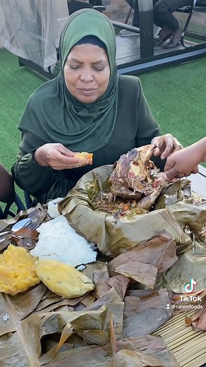 Chicken Luwombo 😋😋 | Rahim Foods Restaurant