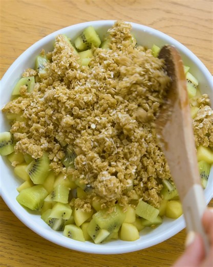 Kiwifruit are in season! Brighten up your Autumn with these fresh, tangy delights 🥝❤️ | New World