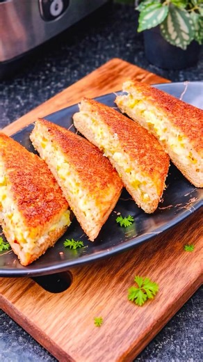 Creamy white sauce egg sandwich/easy breakfast recipe 😍#youtubeshorts #viralshort #youtube #yummy