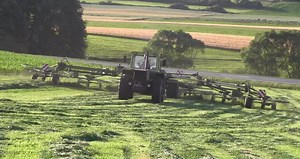 MBTrac 1500 mit Krone Swadro 2000 Sound 6 elementen.