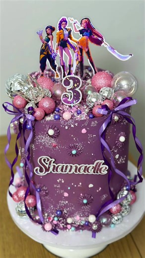 💙🩷💙💜KPOP DEMON HUNTERS CAKE🩷💜💙🩷 One of my favourite one this cake💖🎀🪅 #bettisweets #cakevideo #kpopcake #kpopdemonhuntercake #manchestercake