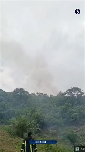 Scientia Dharmasraya on Instagram: "Kebakaran terjadi di perkebunan milik masyarakat di Nagari Sungai Dareh, Kecamatan Pulau Punjung, pada Sabtu (31/1/2026). Petugas Dinas Pemadam Kebakaran yang menerima laporan langsung menuju lokasi kejadian. Setelah melakukan upaya pemadaman, api akhirnya berhasil dijinakkan sehingga tidak meluas ke area pemukiman warga. Tidak ada laporan korban jiwa dalam peristiwa ini. Hingga berita ini diturunkan, penyebab kebakaran masih dalam penyelidikan pihak terkait,