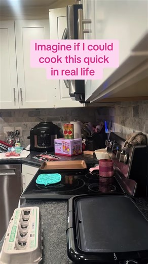 I could’ve been a short order chef 😝😝 French toast by request. Not recorded was them wanting even more French toast #LowEnergyHighSpirits #ImmaculateEnergyAlways #LazySundayBreakfast #Yummy #FrenchToast