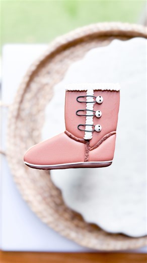 UGG Boot Cookie🥾🍪 I tried my hand at boot cookies for the first time, and it was a blast! The white fluff and buckles added a nice touch. 🥰 Cutter Inquiries @cameliacutters #autumncookies #decoratedcookies #royalicingcookies #LAevents #falltreats #cookiedecorating #cookieart #cookietutorial #asmrlove #uggcookies #bootcookies | Oh Baby Bakery