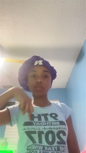 I’m learning sign language ￼