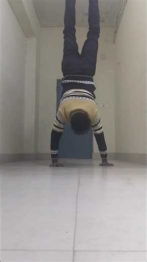 Handstand + Clap pushups 💥💥💥#pushups #handstandworkout