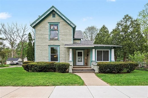 527 N Monroe St, Lowell, MI 49331 | Estately 🧡 | MLS# 26018941