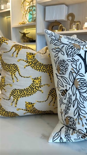 DecoStudio Store on Instagram: "¿Buscas cojines de diseñador y piezas importadas que realmente marquen la diferencia? ✨ En Decostudio Store encontrarás una selección exclusiva de cojines importados, en distintos tamaños y formatos, con diseños de colección como Brigette Romanek, Rifle Paper Co., Jean Stoffer y más. Piezas con estampados únicos, texturas y calidad premium, pensadas para transformar cualquier espacio con intención. ✨ Esta temporada: 3x2 en TODOS nuestros cojines ✨ Renueva tu casa 