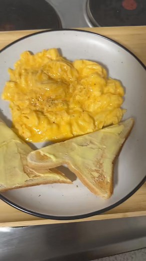 Scramble eggs restaurant style | Rhonda's Kitchen