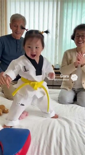 할비 할미 엎에서 태권도 연습하는 손녀 #sora2