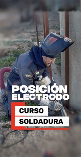 Soldadura con electrodo revestido, SMAW. Espero que os guste para iniciación en el mundo de la soldadura y herrería. Soldadura realizada en varilla maciza de 20mm a IPN de 120mm. Electrodo 6013. 3,2mm de diámetro y podemos soldar a 90 / 120A. Todo mi apoyo y saludos! 🔥🤘🏼🔥 #soldadura #soldaduras #soldar #comosoldar #diy