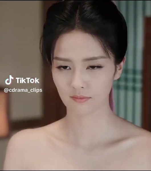 Chicke n feathers can do that, too.#cdrama #laiyi #fypシ #shortfilm #cdramalover #九流霸主 #overlord #白鹿 #bailu #赖艺 #laiyi #fyp #short #shorts #cdramaclips #foryou #foryoupage