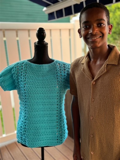 It’s no secret I like to use chunky yarn and I’m not shy about using it for summer apparel either. Don’t get me wrong- I have some new items in the works using some sport weight yarns too! In this video I’m showing you how I used 2 of Hobbii Chunky 5 weight yarns to make the exact same sweater. It’s fun to see how two different yarns make such a difference to the end product. I’ll walk you through the Kisa tee I crocheted. Glitter Delight Yarn: https://bit.ly/3J6eVVm Amigo Chunky Yarn: https://b