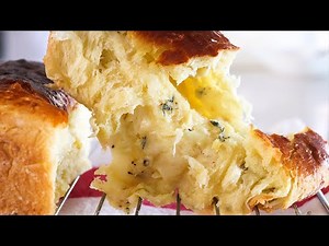 Buttery Garlic Cheese Dinner Rolls (Super Soft and Fluffy)