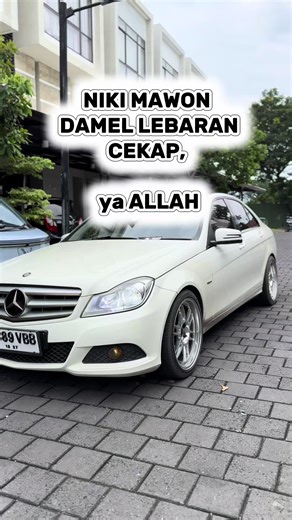 Tag en tonggomu sing jenenge Budi!!! Mercedes benz C200 w204 facelift pembelian 2013 LOKASI SURABAYA PLAT B Tukar Tambah Very Welcome TERMURAH SE INDONESIA RAYA Spesifikasi : *NIK 2012 *Velg Upgraded (worth 20mio) *Remote 2 *Odo 65rb mi *SRS Airbags *Electric Seat *Electric Mirror & Retractable *Jok Kulit mulus tanpa cacat *Kaki-kaki aman *No Malfunction Kredit 145jt (TERMURAH SE INDONESIA RAYA) Cash 165jt NEGO TIPIS DITEMPAT DP 20jt (90% approved) Angs 4.48 5th #mercedes #mercedesbenz #c200 #w2