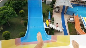 Ein absolutes Highlight im Waterpark! Fast senkrecht geht es bei der Rutsche hinunter :) | Summer Splash