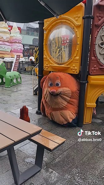 Giant Teddy Bear Running and Walking Clips