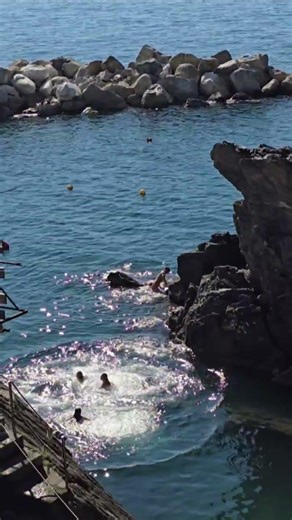 Jumping off the Manarola Cliff, Italy | Ultimate 15-Day Italy Itinerary | Vatican, Manarola