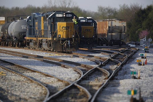 Hunter Harrison’s Train Overhaul Starts Running Out of Steam