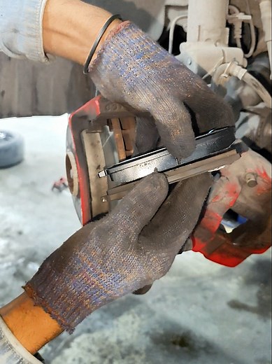 2016 Ford Explorer Brake Pad Replacement Guide