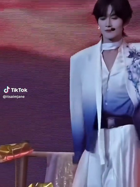 Huang Xing (Eliot Huang) Fan Post: Lazy Tonight But I Miss Him 🥹