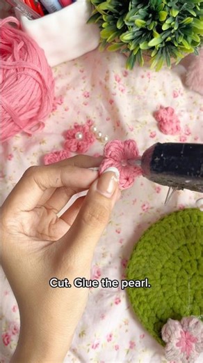 how to crochet flower hair claw #crochet #crochetflowertutorial #easygiftidea