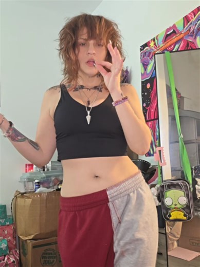 Second outfit in this dance.. Im doing an experiment.. let's see which one does better?.. dc: @olivia @sadie #dance #viral #trending #fyp