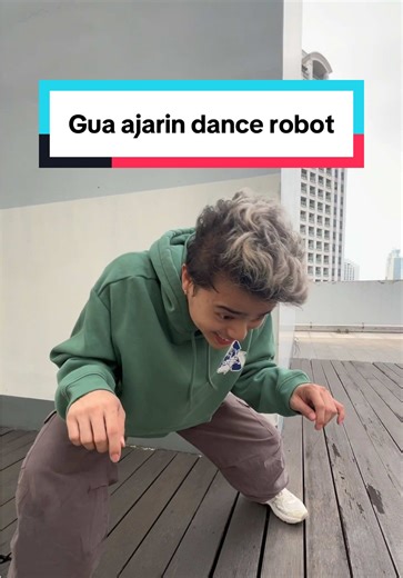 Kalo mau dapet gebetan harus bisa dance robot kaya gini. Kalo mau murah, cek Grab aja, lagi turun harga! #GrabAwetMurahnya