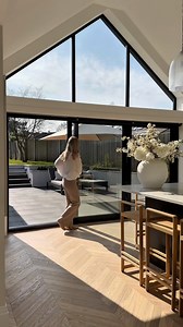 38K views · 4K reactions | Stepping into Spring  The spring stems are in and the sliding doors are open and I’m so here for it! 殺 #spring #springclean #kitchen #openplankitchen #blossom #interiors | SMITH HOME | Facebook