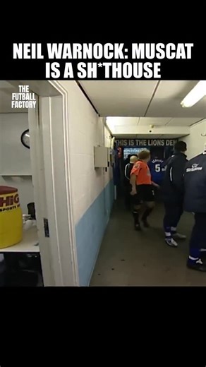 🗣️Warnock: Kevin Muscat is a SH*THOUSE‼️ 🤬Neil Warnock has become infamous for footage of his half-time rollocking of players but here he is defending them as Millwall Captain, Kevin Muscat, starts attacking Sheffield United players in the tunnel at half-time. 🥇The now 77-year-old holds the record of having managed the most games in England (1,060) and has won the most promotions (8). 🏟️He returns to the dugout tomorrow night as temporary manager of Torquay United. #Football #Fight #NeilWarn