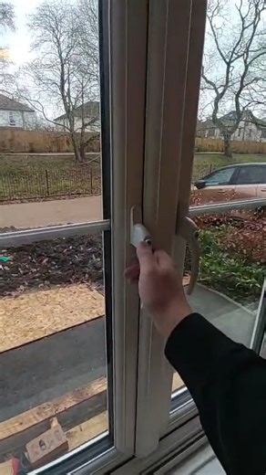 @kagu_living_uk on Instagram: "Today I helped a client install a mosquito net. You can refer to the video; it's a pair of windows that can be fitted with a stop mechanism to divide it into two sections."