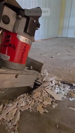 Alten Boden entfernen? So geht’s extrem schnell! 🏗️💨 #bodenrenovierung #umbau #baustelle